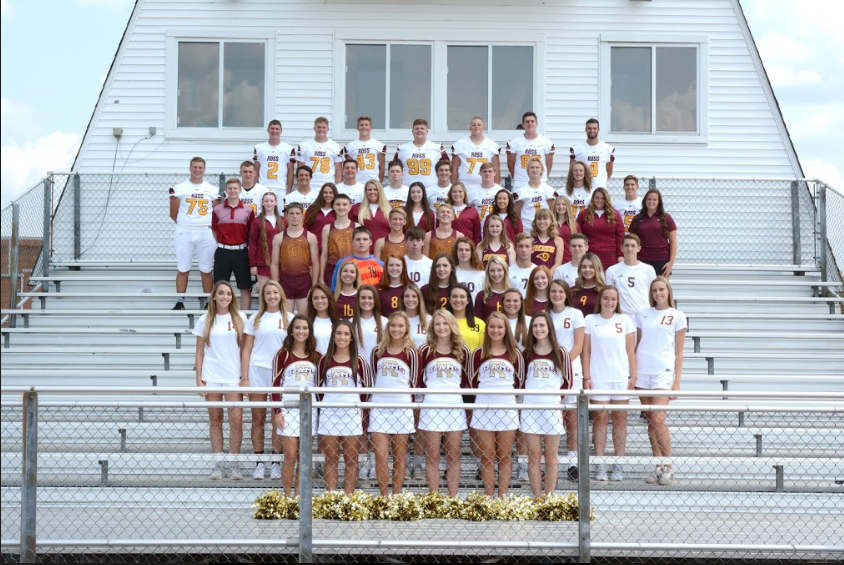 The senior class poses for a picture before they start the fall sports season. Picture credit to Richie Photo