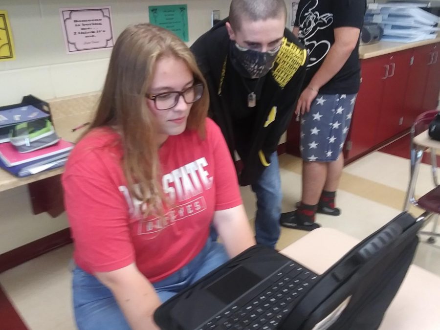 Seniors Kathy Reynold and Jesse Gabbard  watching Puce Moment during free time in class. 