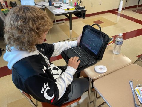 Sophomore Kerry Snyder watches the Cincinnati Bearcats and Miami RedHawks highlights to see if his team won.