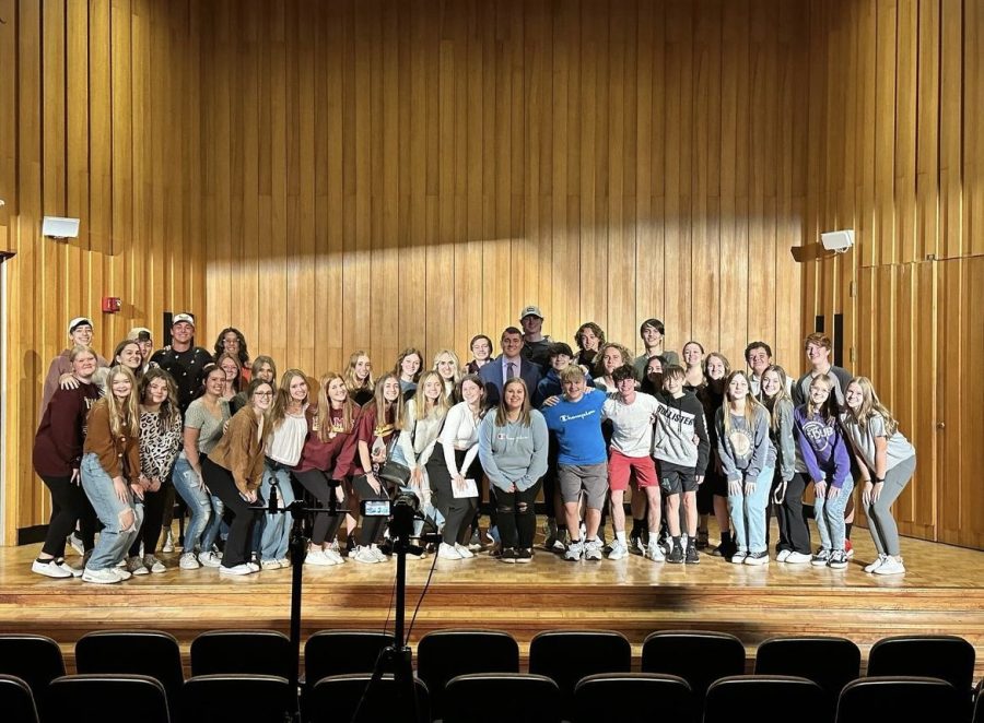 Ross Legacy Show Choir members gathered together to take a picture.