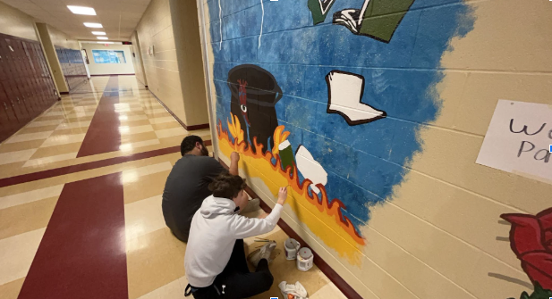 Students+working+on+a+new+mural+in+the+english+hallway.